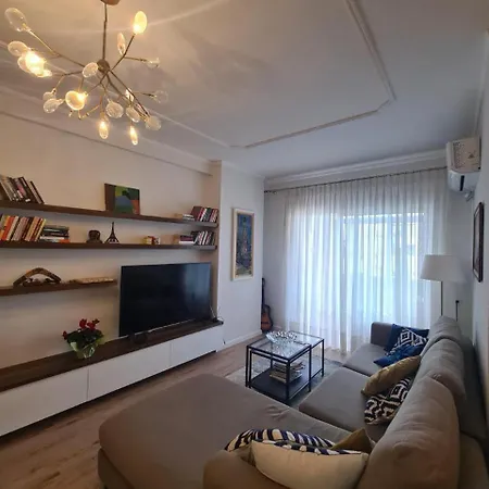 At Hana's Center Апартаменты Тирана